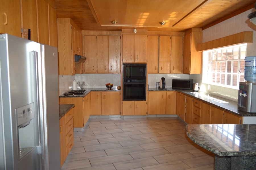 5 Bedroom Property for Sale in Wilkoppies North West